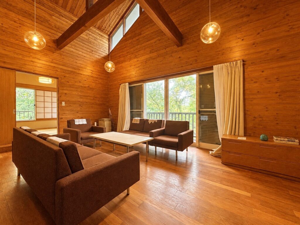 (千ヶ滝西区)軽井沢町長倉 中古戸建